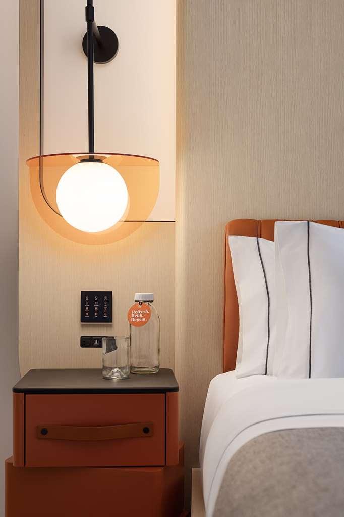 Canopy By Hilton Toronto Yorkville Room photo